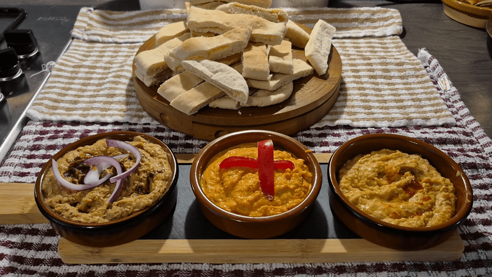 3 Easy Homemade Hummus Flavours | Sweet Chilli, Onion Chutney & Roasted Pepper